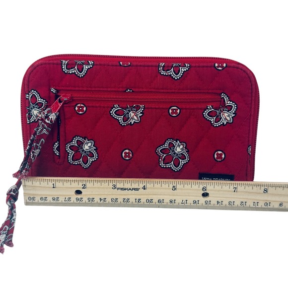 Vera Bradley Mesa Red Paisley Bandana Zip Around Quilted Wallet‎ Wristlet - Picture 3 of 13